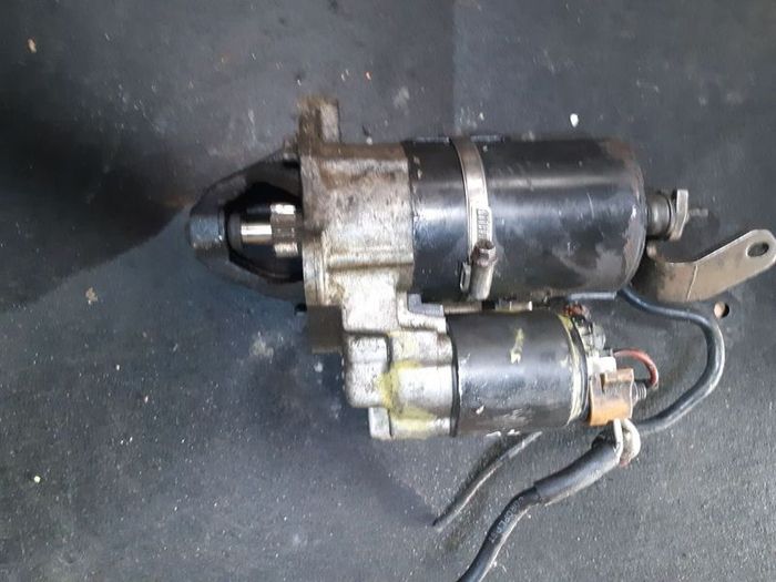 Audi A4 B6 2.0 Engine Alt Starter Motor 06b911023