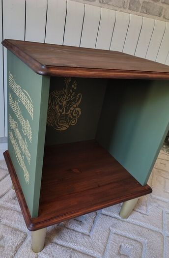 Cabinet for vinyl records storage