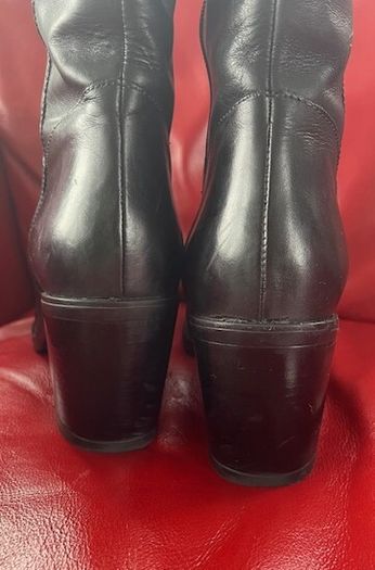 Clarks Black Leather Boots Knee High.  Ladies Size Uk 6.5  / Eu 40  In excellent lightly used Condition.