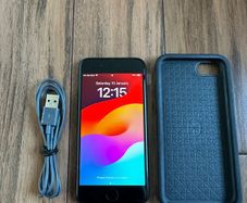 iPhone SE - 64GB - Very Good Condition