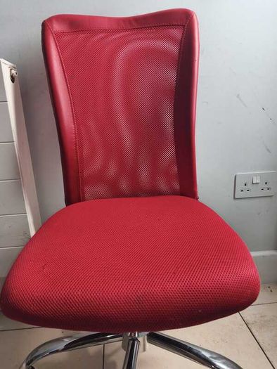 Red Ergonomic Mesh Office Chair  Stylish & Comfortable (Good Condition)