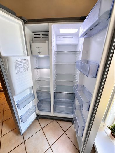 Haier American-Style Fridge Freezer with Ice Maker and Water Dispenser