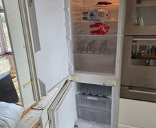 Integrated Whirlpool ART 70/30 Fridge Freezer