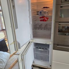Integrated Whirlpool ART 70/30 Fridge Freezer
