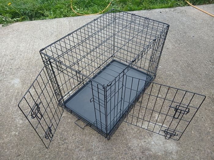 Steel dog crate