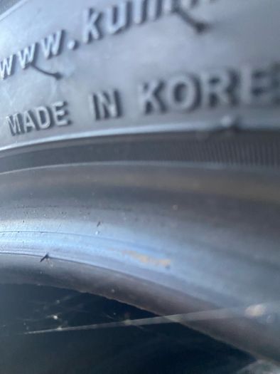4x Kumho Crugen Premium KL33 SUV Tyres - Unused - 105H
