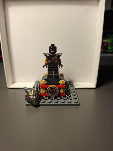 LEGO Crystal King with 2 Arms Minifigure
