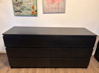 Black chest of drawers