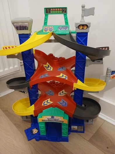 Vtech Toot Toot drivers bundle: Construction Site, Fire Station, Criss Cross Raceway, and 7 cars