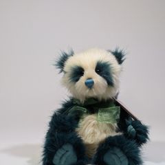 Charlie bears Alyssa