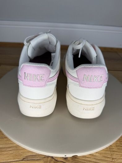 Nike Trainers White and Pink