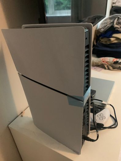 PS5 Digital Edition 825GB + Controller Excellent Condition