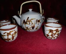 Vintage Vietnames Tea Set. Complete 7 peice