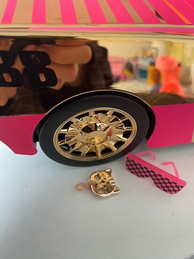 L.O.L dolls and Car