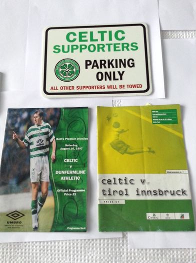 Glasgow Celtic F.C. Hoodie, programme, sign