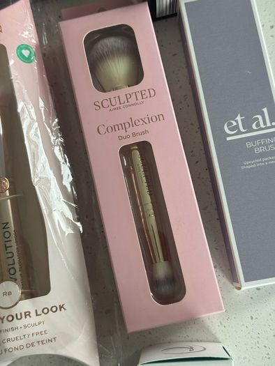 Face makeup brushes