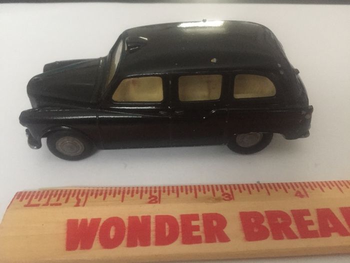 Spot-on. Tri-ang. Austin Taxi FX4.