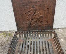 Fire grate with a Cast iron backing