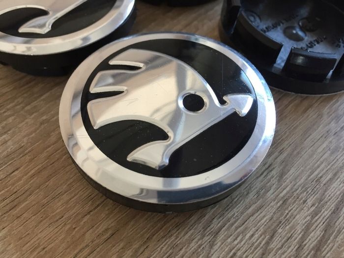 4x Skoda 65mm Wheel Centre Caps Black/Chrome