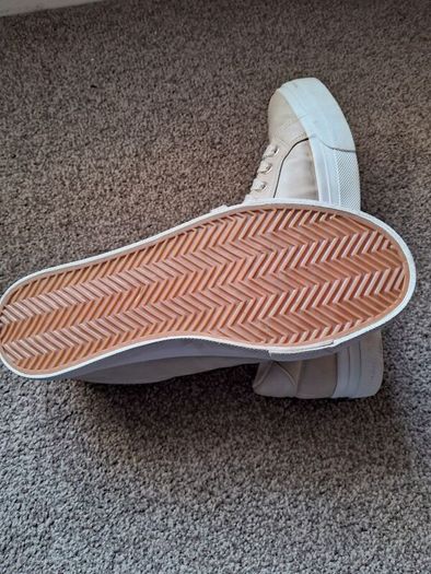 Shoes size 39