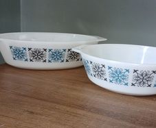 JAJ Pyrex Chelsea casserole dishes