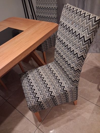 Oak dining table with black glass insert and 6 chairs