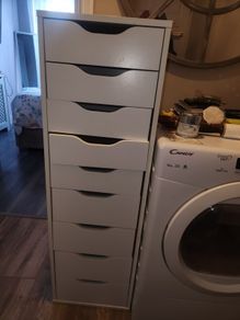 Slim chest of drawers