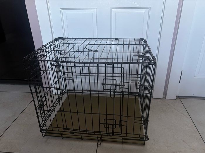 medium sized dog crate