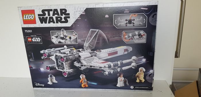 LEGO Star Wars Luke Skywalker's X-Wing 75301 - New and Never Oponed