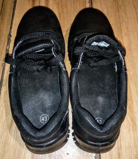 Steel tipped work shoes