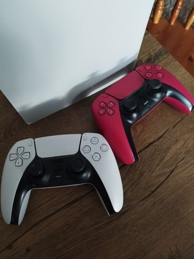 PS5 Digital version slim + 2 controllers