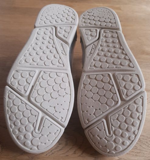 Clarks Fabulous Girls Clarks Silver Trainers Size 11.5 F