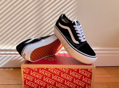 Brand New Vans old Skool Platform Trainers - Women's UK 4 - boxed