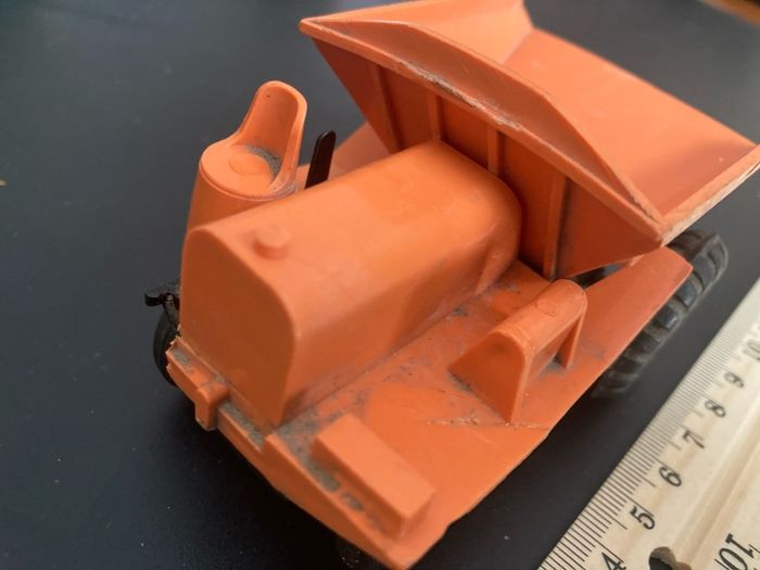 Triang Minic. Clockwork quarry dumpster. Plastic. Rare