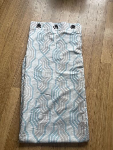 like New 2 pairs of curtains 1st pair 90 X 90 2nd pair 46 X54 also includes 4 cushion customers and Brand New inserts need gone ASAP due to house clearance