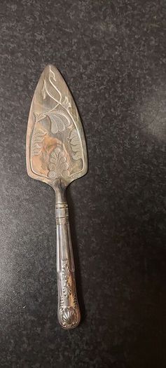 metal cake slice,sold as seen ,see pictures for condition,,buyer collects or pays postage thank you.