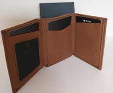 "Donbolso" Men's Tri-Fold Leather Wallet With Coin Pocket