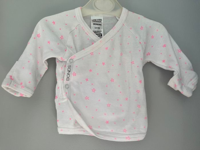 Bonds baby star wrap over top Sz Newborn EUC