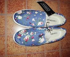 Women's New! Soft And Comfy Shoes, Size 5......great For Spring/ Summer!
