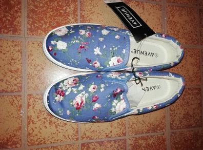 Women's New! Soft And Comfy Shoes, Size 5......great For Spring/ Summer!