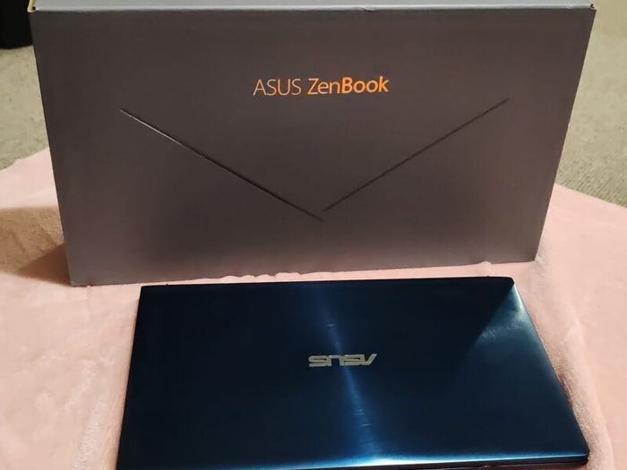 Asus ZenBook 13" Lightweight Laptop (i7-8565U, 8GB RAM, 512GB SSD) + Original Box, Sleeve, Wireless Keyboard & Headset