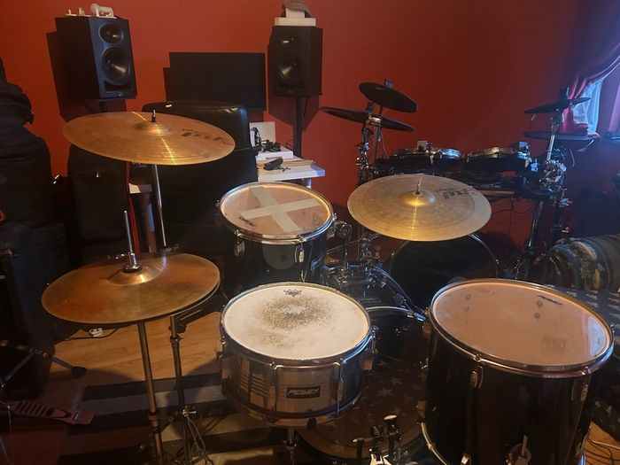 Peavey International Series II Drum Kit + Paiste Cymbals & Zildjian Hi-Hats