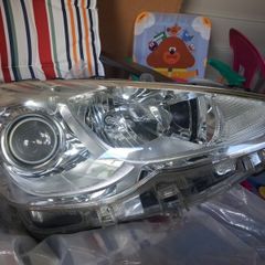 Toyota Aqua drivers side(right) headlight