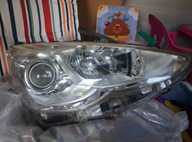 Toyota Aqua drivers side(right) headlight