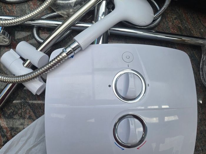 Triton  T90sr very good condition, quiet pumped shower