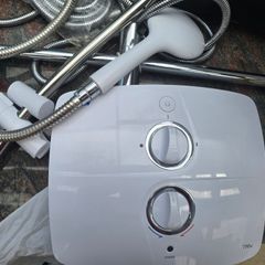 Triton  T90sr very good condition, quiet pumped shower