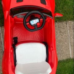 Toy car