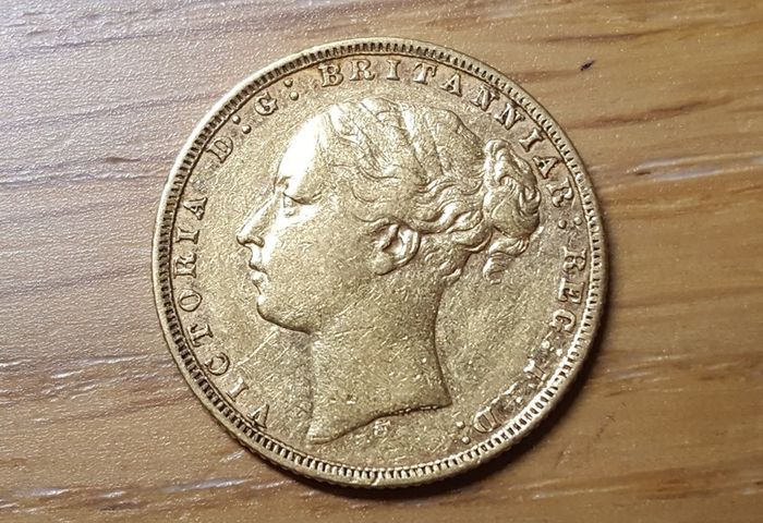 Full Sovereign 1872 Sydney Quenn Victoria