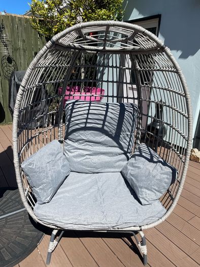 egg chair