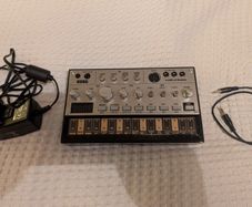 Synthesizer Korg Volca Bass